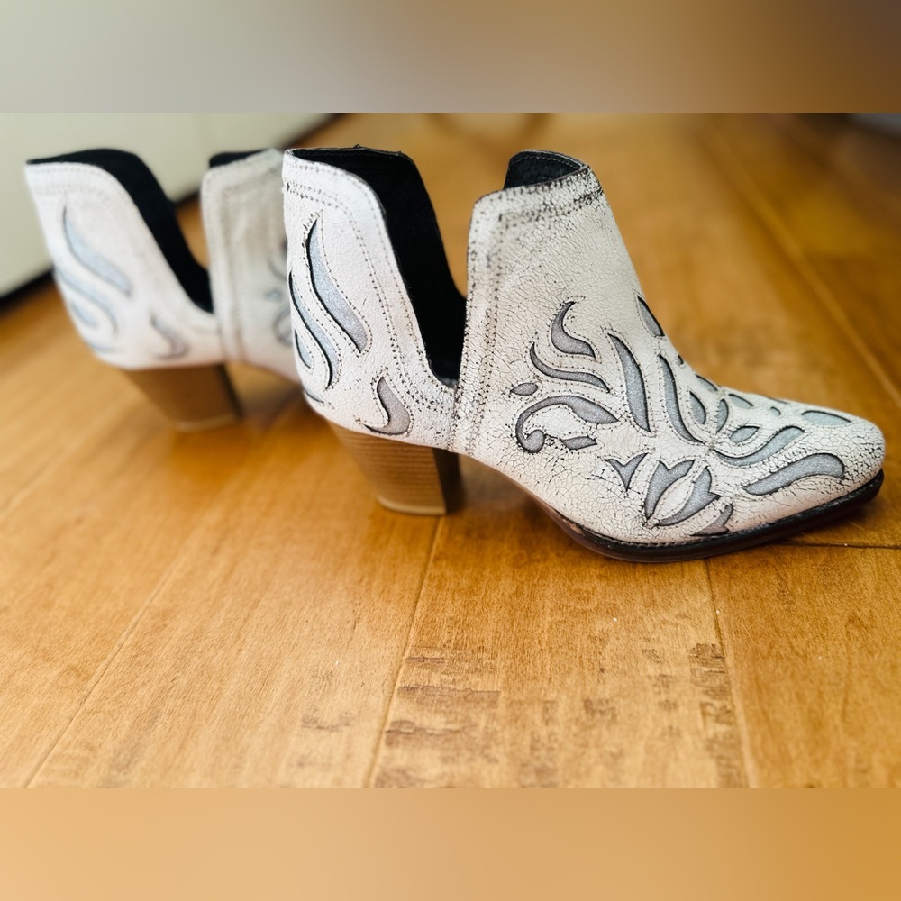 Laredo White and Black Heeled Boots